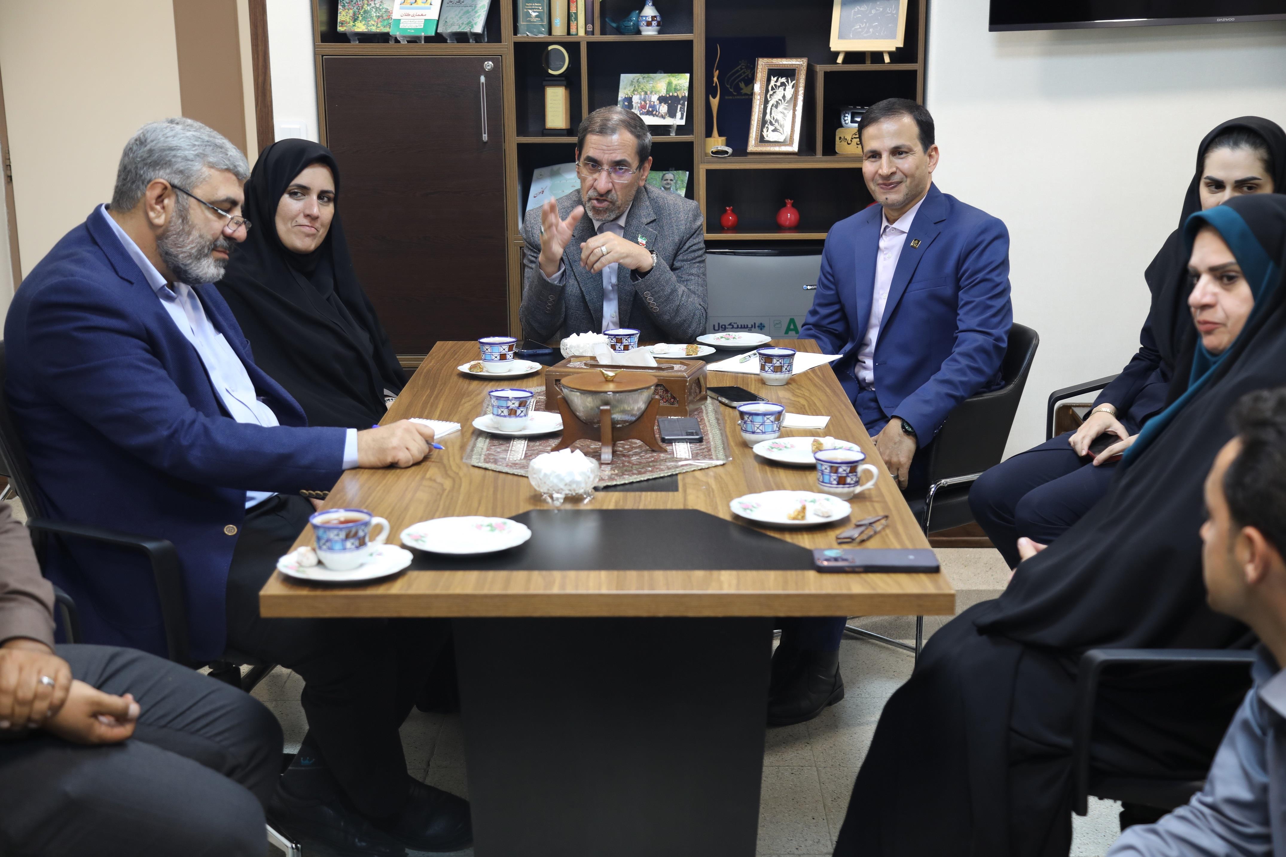 بازدید مدیر دفتر مرکزی حراست کانون از مرکز آموزشی کانون زبان استان یزد