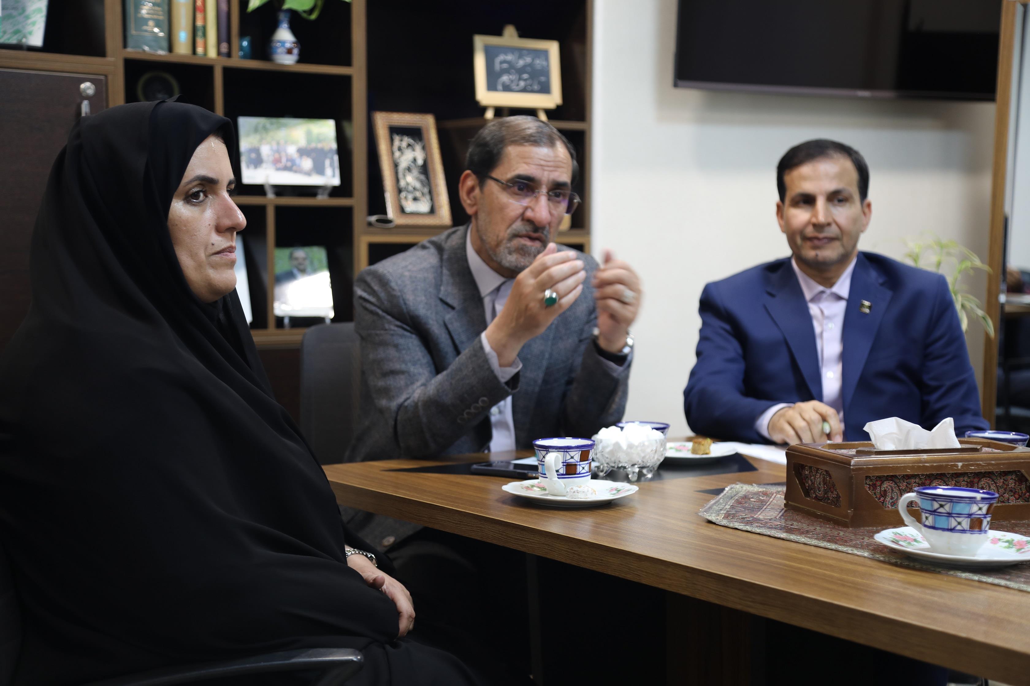 بازدید مدیر دفتر مرکزی حراست کانون از مرکز آموزشی کانون زبان استان یزد