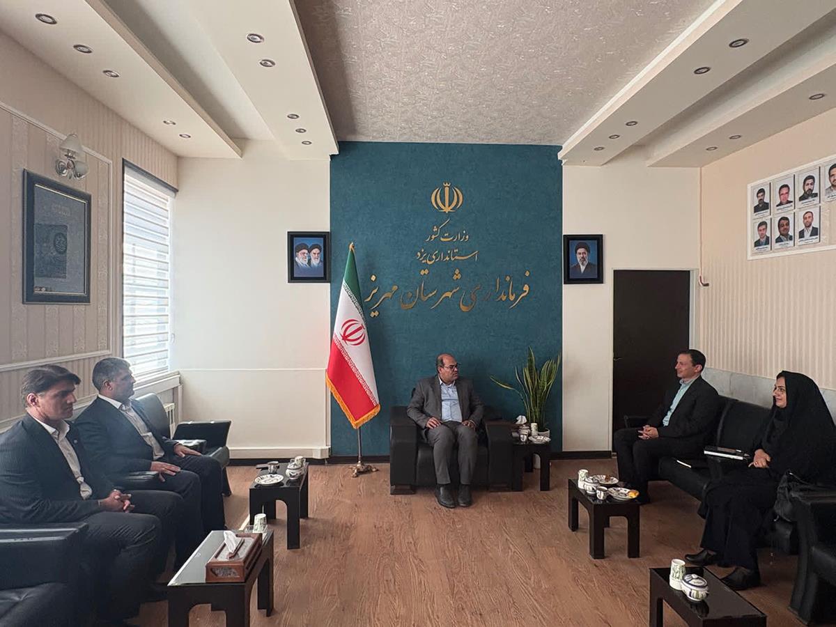 بررسی ظرفیت‌های توسعۀ کانون زبان مهریز در دیدار با فرماندار