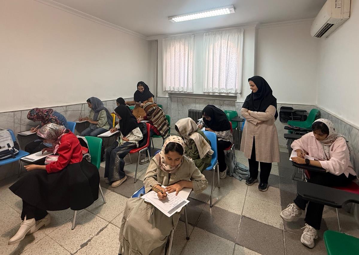 زبان آموزان یزدی در مسابقۀ کتابخوانی شرکت کردند