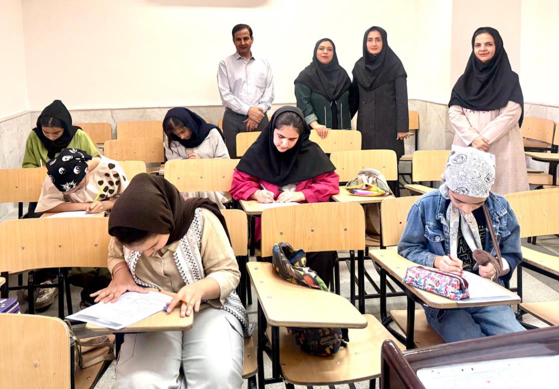زبان آموزان یزدی در مسابقۀ کتابخوانی شرکت کردند