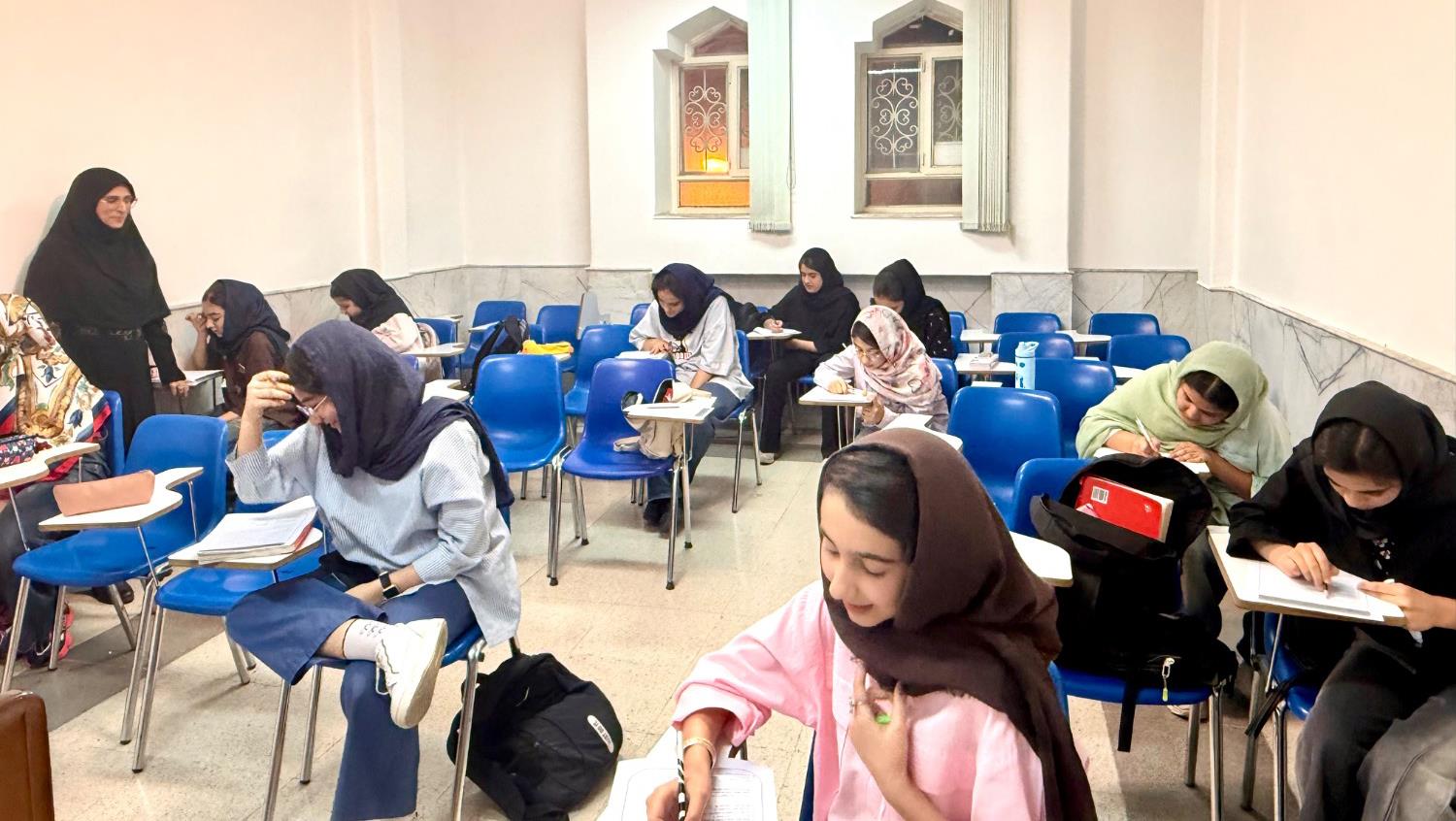 زبان آموزان یزدی در مسابقۀ کتابخوانی شرکت کردند