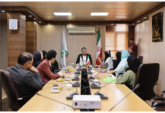 جلسۀ هم‌اندیشی رییس کانون زبان ایران با جمعی از مدرسان