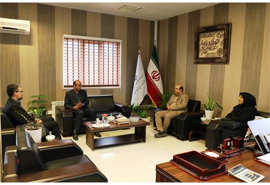 مدیر کانون زبان استان مرکزی با مدیر کل امور اقتصادی و دارایی استان دیدار کرد