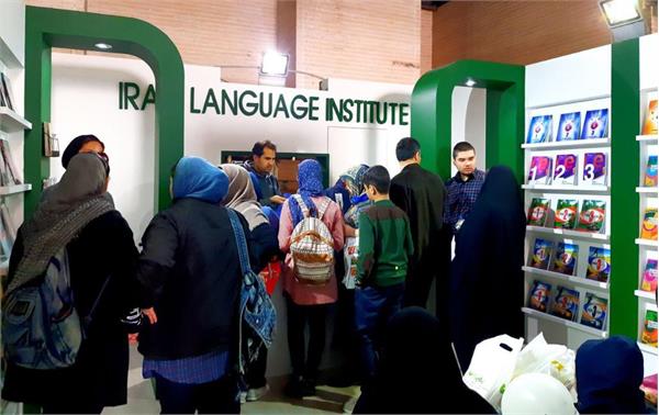 استقبال  از غرفۀ کانون زبان ایران در نمایشگاه بین المللی کتاب تهران (گزارش تصویری)