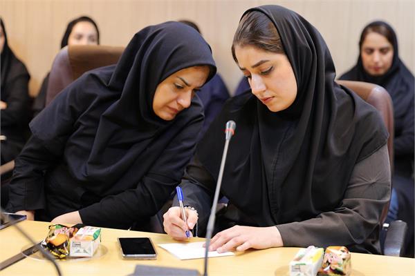 همزمان با هفتۀ پژوهش از کارشناسان کانون زبان ایران تقدیر شد