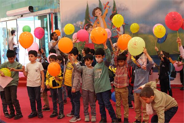 گزارش تصویری از غرفه کانون زبان ایران در دومین روز نمایشگاه هفته ملی کودک