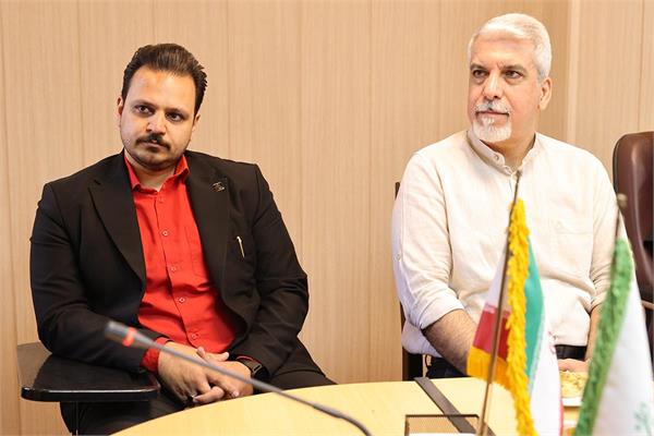 از همکاران بازنشسته کانون زبان ایران تجلیل شدند