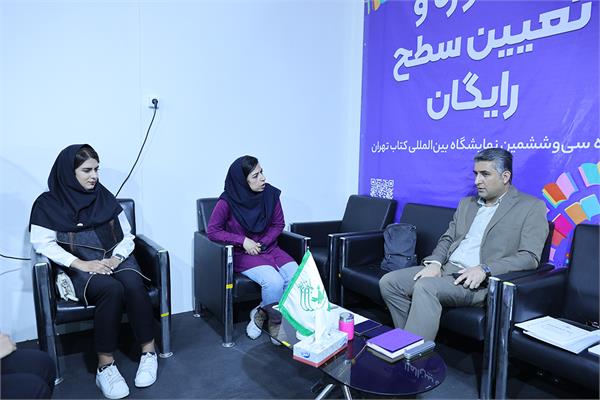 بازدید رئیس کانون از نمایشگاه کتاب 12