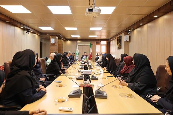 از همکاران بازنشسته کانون زبان ایران تجلیل شدند