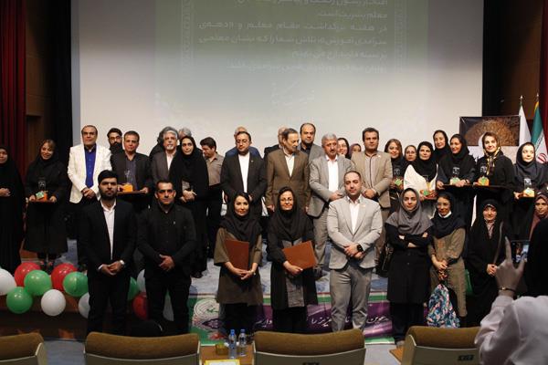 مراسم تجلیل از مدرسان سرآمد کانون زبان ایران برگزار شد