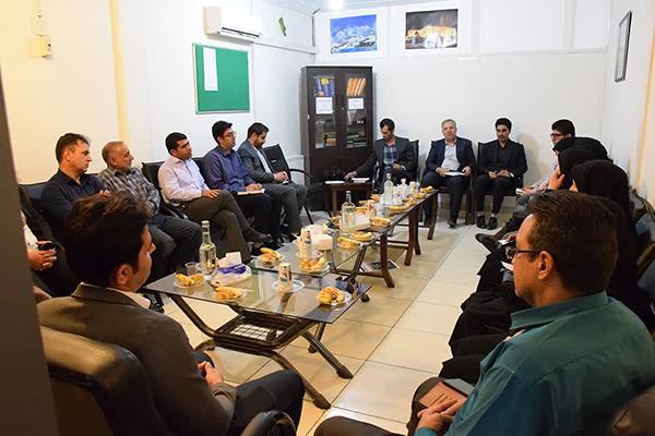 اولین نشست سرپرست کانون زبان لرستان با مسئولان و کارکنان مراکز استان برگزار شد