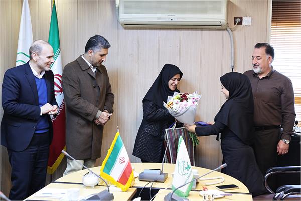 مراسم تقدیر از همکاران بازنشسته کانون زبان ایران برگزار شد