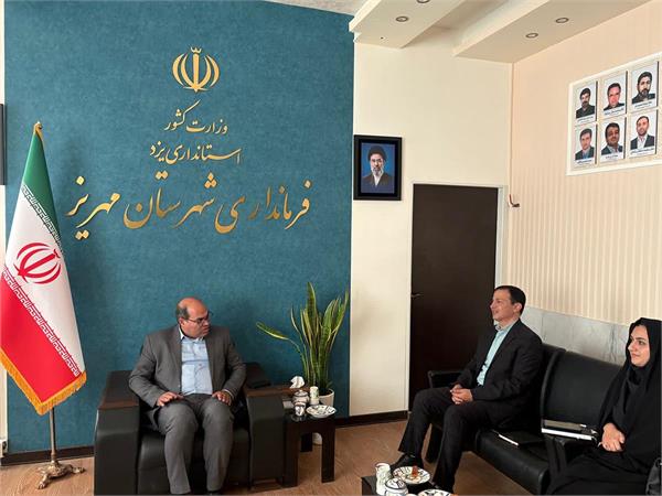 بررسی ظرفیت‌های توسعۀ کانون زبان مهریز در دیدار با فرماندار