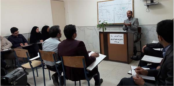 برگزاری دورۀ آموزشی "مدیریت بهره‌وری" در استان یزد