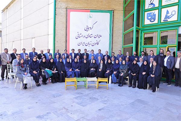 کاری که شما در کانون زبان ایران انجام می‌دهید جز با عشق نمی‌شود