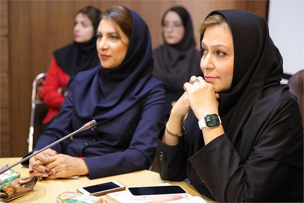همزمان با هفتۀ پژوهش از کارشناسان کانون زبان ایران تقدیر شد