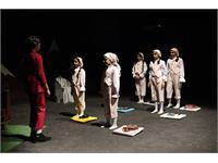 نمایش انگلیسی «کار سخت» در برازجان