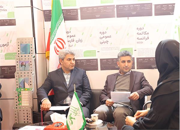 رییس کانون زبان ایران از غرفهٔ این مجموعه در نمایشگاه اسباب‌بازی بازدید کرد