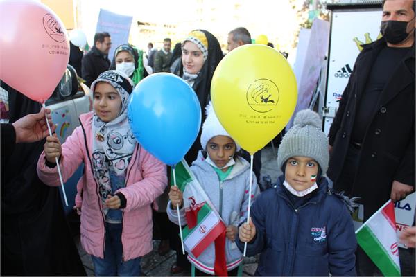 شرکت مسئولان، کارمندان و زبان‌آموزان کانون زبان ایران در یوم الله ۲۲ بهمن