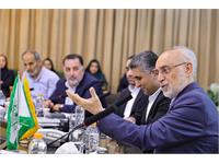 کاری که شما در کانون زبان ایران انجام می‌دهید جز با عشق نمی‌شود