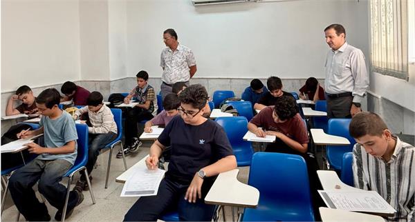 زبان آموزان یزدی در مسابقۀ کتابخوانی شرکت کردند