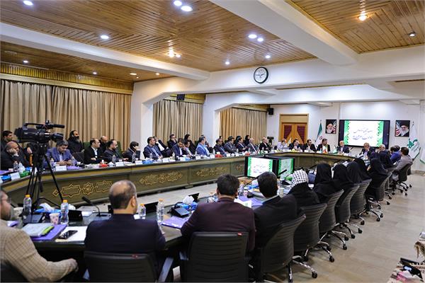 کاری که شما در کانون زبان ایران انجام می‌دهید جز با عشق نمی‌شود
