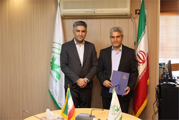 تقدیر از همکار بازنشستهٔ کانون زبان ایران