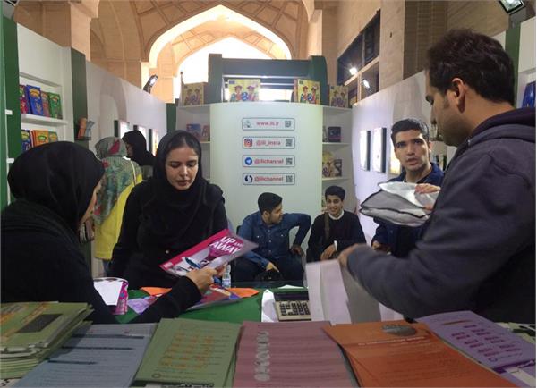 استقبال از غرفۀ کانون زبان ایران در نمایشگاه بین المللی کتاب تهران (گزارش تصویری 3)