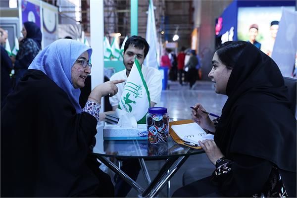 بازدید رئیس کانون از نمایشگاه کتاب 9