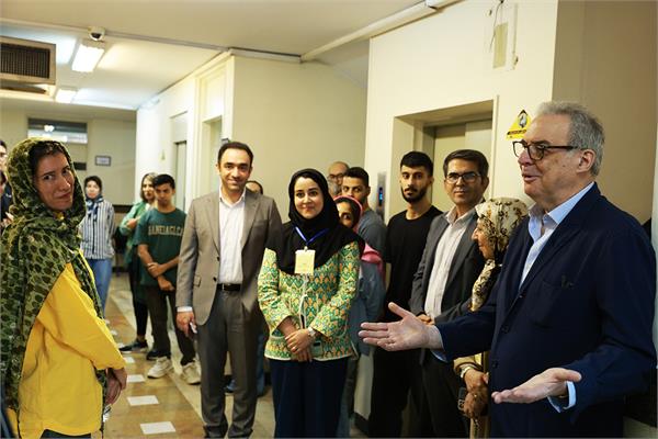 معاون سفیر اسپانیا در ایران از فرآیند برگزاری آزمون DELE در کانون زبان ایران بازدید کرد