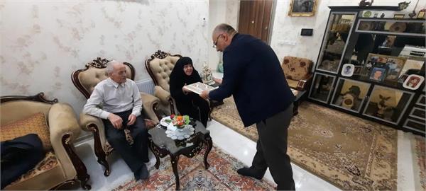 دیدار مدیر کانون زبان استان همدان با خانواده شهید مهندس حسین شکرائیان