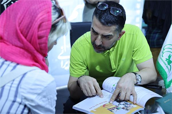 بازدید رئیس کانون از نمایشگاه کتاب 3
