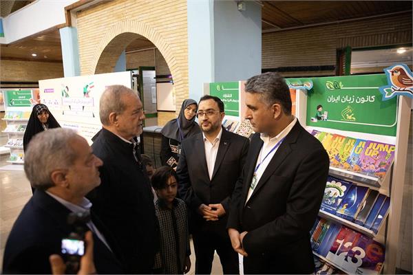 The President visited the ILI’s booth