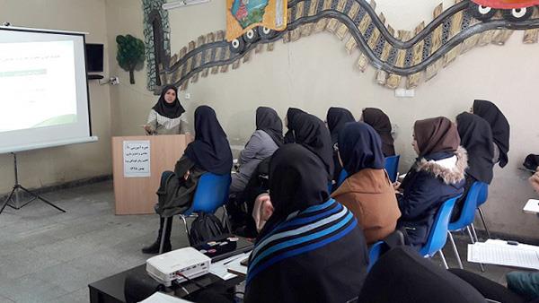 برگزاری دورۀ آموزشی "نقاشی و تصویرسازی" برای مدرسان یزد