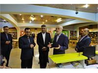 کاری که شما در کانون زبان ایران انجام می‌دهید جز با عشق نمی‌شود