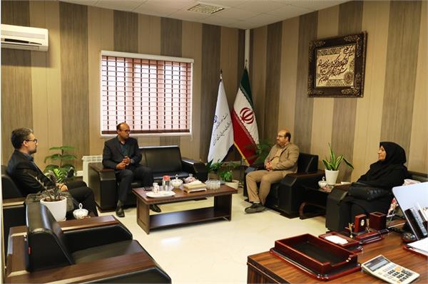 مدیر کانون زبان استان مرکزی با مدیر کل امور اقتصادی و دارایی استان دیدار کرد