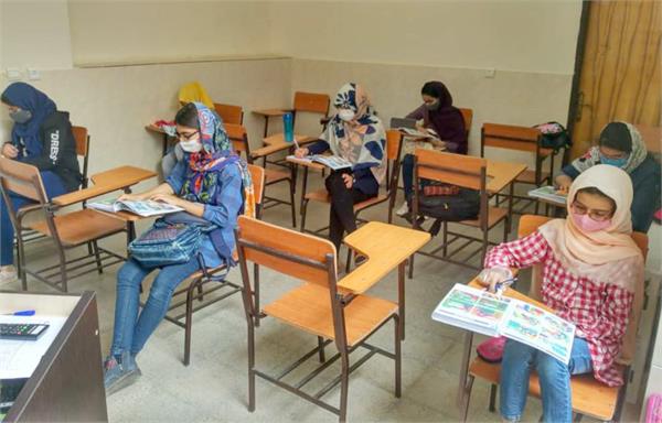 رعایت پروتکل‌های بهداشتی در کلاس‌های حضوری استان اصفهان