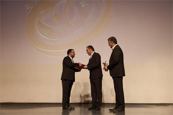 تجلیل از معاون آموزشی کانون زبان ایران