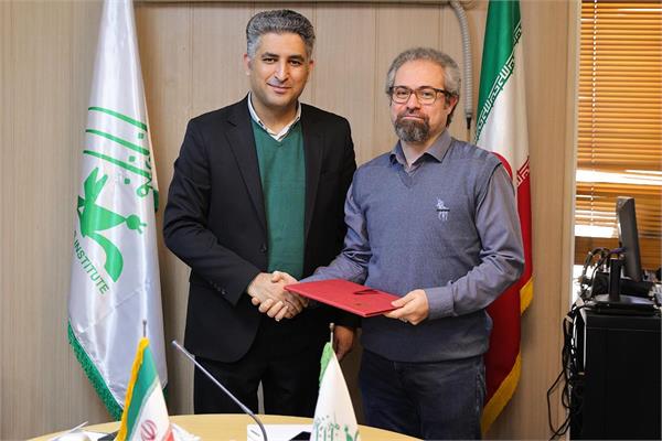 همزمان با هفتۀ پژوهش از کارشناسان کانون زبان ایران تقدیر شد