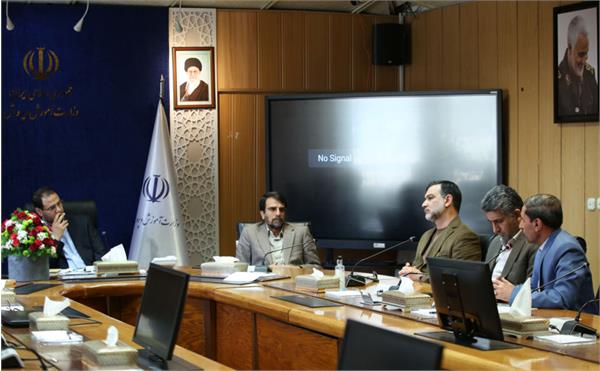 وزیر آموزش و پرورش: کانون زبان ایران باید در آموزش زبان مرجعیت پیدا کند