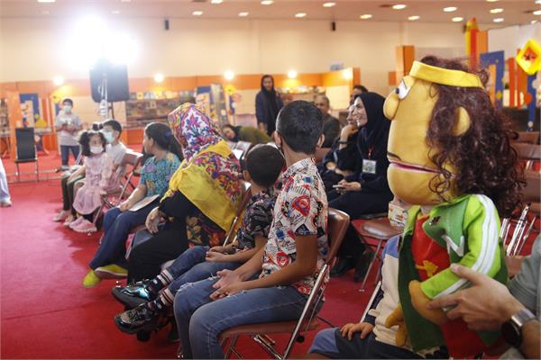 گزارش تصویری از غرفه کانون زبان ایران در هفتمین روز نمایشگاه هفته ملی کودک