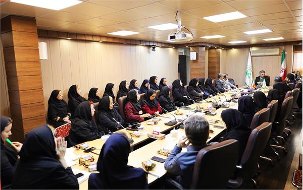 همزمان با هفتۀ پژوهش از کارشناسان کانون زبان ایران تقدیر شد