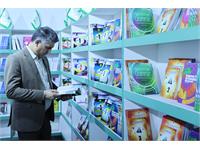 بازدید رئیس کانون از نمایشگاه کتاب 7