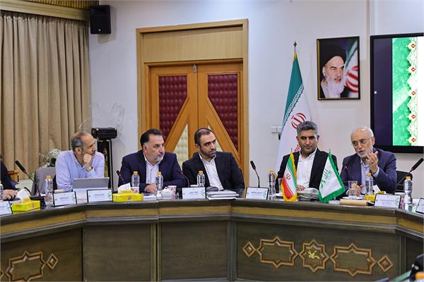 کاری که شما در کانون زبان ایران انجام می‌دهید جز با عشق نمی‌شود