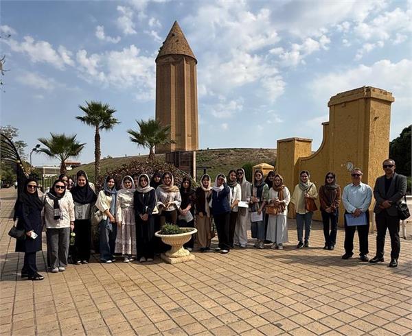 بازدید زبان‌آموزان کانون زبان گلستان از بافت تاریخی گنبدکاووس