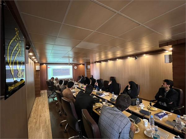 رییس کانون زبان ایران با جمعی از مدیران کل بدو انتصاب کانون پرورش فکری استان‌ها دیدار و گفت و گو کرد
