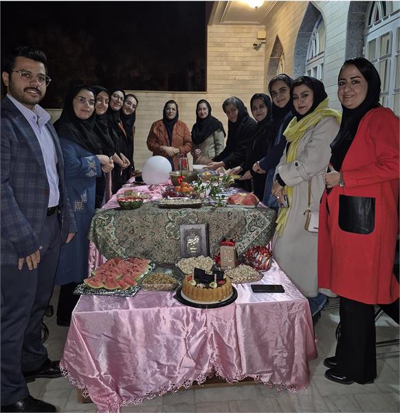 مراکز آموزشی استان یزد به استقبال یلدا رفتند (گزارش تصویری)