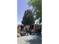 بازدید آموزشی- تفریحی زبان‌آموزان ابرکوهی از سرو کهنسال این شهر