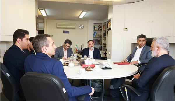 تفاهم نامۀ همکاری میان کانون زبان ایران و شرکت خدمات و پشتیبانی توسعۀ تعاون منعقد شد